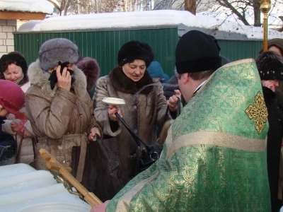 Святое Богоявление в Новозыбковском благочинии: священник совершил чин Великого освящения воды в Новозыбковском водоканале – Святая вода в каждом Новозыбковском доме