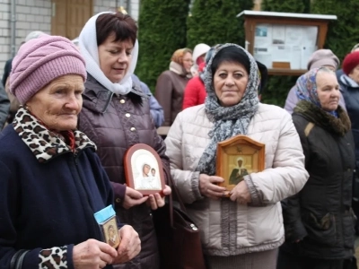 Пресвятая Богородице, моли Бога о нас ! В день празднования иконе Божией Матери «Казанская» по улицам города Новозыбкова прошел Крестный ход и совершена сугубая молитва о народном единстве