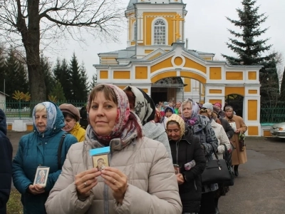 Пресвятая Богородице, моли Бога о нас ! В день празднования иконе Божией Матери «Казанская» по улицам города Новозыбкова прошел Крестный ход и совершена сугубая молитва о народном единстве