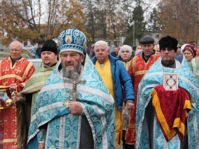 Пресвятая Богородице, моли Бога о нас ! В день празднования иконе Божией Матери «Казанская» по улицам города Новозыбкова прошел Крестный ход и совершена сугубая молитва о народном единстве