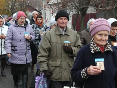 Пресвятая Богородице, моли Бога о нас ! В день празднования иконе Божией Матери «Казанская» по улицам города Новозыбкова прошел Крестный ход и совершена сугубая молитва о народном единстве