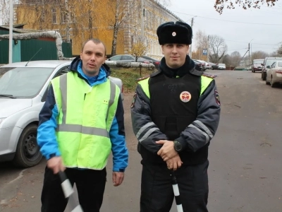 Пресвятая Богородице, моли Бога о нас ! В день празднования иконе Божией Матери «Казанская» по улицам города Новозыбкова прошел Крестный ход и совершена сугубая молитва о народном единстве