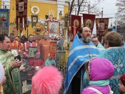 Пресвятая Богородице, моли Бога о нас ! В день празднования иконе Божией Матери «Казанская» по улицам города Новозыбкова прошел Крестный ход и совершена сугубая молитва о народном единстве