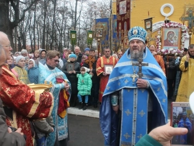 Пресвятая Богородице, моли Бога о нас ! В день празднования иконе Божией Матери «Казанская» по улицам города Новозыбкова прошел Крестный ход и совершена сугубая молитва о народном единстве