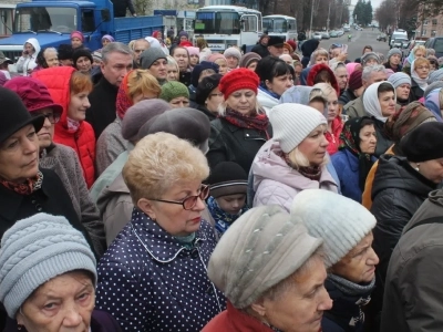 Пресвятая Богородице, моли Бога о нас ! В день празднования иконе Божией Матери «Казанская» по улицам города Новозыбкова прошел Крестный ход и совершена сугубая молитва о народном единстве