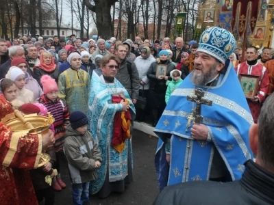 Пресвятая Богородице, моли Бога о нас ! В день празднования иконе Божией Матери «Казанская» по улицам города Новозыбкова прошел Крестный ход и совершена сугубая молитва о народном единстве