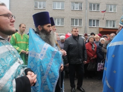 Пресвятая Богородице, моли Бога о нас ! В день празднования иконе Божией Матери «Казанская» по улицам города Новозыбкова прошел Крестный ход и совершена сугубая молитва о народном единстве