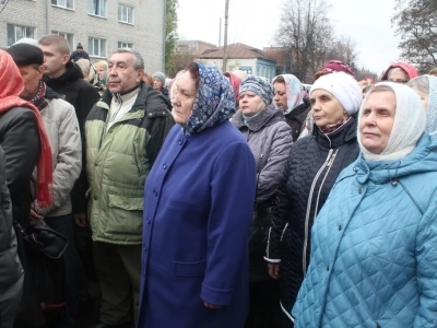 Пресвятая Богородице, моли Бога о нас ! В день празднования иконе Божией Матери «Казанская» по улицам города Новозыбкова прошел Крестный ход и совершена сугубая молитва о народном единстве