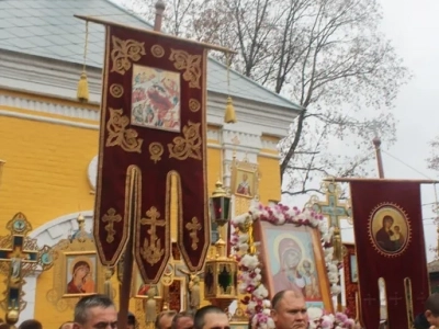 Пресвятая Богородице, моли Бога о нас ! В день празднования иконе Божией Матери «Казанская» по улицам города Новозыбкова прошел Крестный ход и совершена сугубая молитва о народном единстве