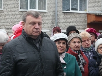 Пресвятая Богородице, моли Бога о нас ! В день празднования иконе Божией Матери «Казанская» по улицам города Новозыбкова прошел Крестный ход и совершена сугубая молитва о народном единстве