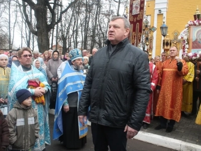 Пресвятая Богородице, моли Бога о нас ! В день празднования иконе Божией Матери «Казанская» по улицам города Новозыбкова прошел Крестный ход и совершена сугубая молитва о народном единстве