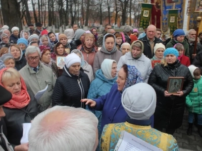 Пресвятая Богородице, моли Бога о нас ! В день празднования иконе Божией Матери «Казанская» по улицам города Новозыбкова прошел Крестный ход и совершена сугубая молитва о народном единстве