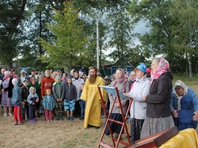 75-летие освобождения Брянщины отнемецко-фашистских захватчиков в Новозыбковском благочинии. В память о павших героях-защитниках Брянской земли, в селе Халеевичи освящен Поклонный крест