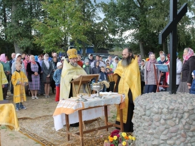 75-летие освобождения Брянщины отнемецко-фашистских захватчиков в Новозыбковском благочинии. В память о павших героях-защитниках Брянской земли, в селе Халеевичи освящен Поклонный крест