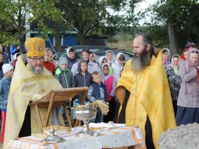 75-летие освобождения Брянщины отнемецко-фашистских захватчиков в Новозыбковском благочинии. В память о павших героях-защитниках Брянской земли, в селе Халеевичи освящен Поклонный крест