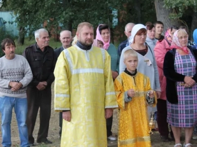 75-летие освобождения Брянщины отнемецко-фашистских захватчиков в Новозыбковском благочинии. В память о павших героях-защитниках Брянской земли, в селе Халеевичи освящен Поклонный крест