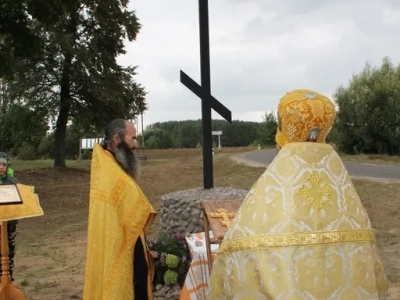 75-летие освобождения Брянщины отнемецко-фашистских захватчиков в Новозыбковском благочинии. В память о павших героях-защитниках Брянской земли, в селе Халеевичи освящен Поклонный крест