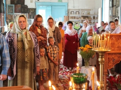 В преддверии 1030-летия Крещения Руси соборная Божественная литургия совершена в Петро-Павловском храме села Добродеевка Новозыбковского благочиния