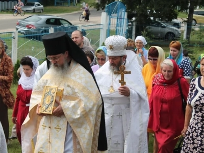 В преддверии 1030-летия Крещения Руси соборная Божественная литургия совершена в Петро-Павловском храме села Добродеевка Новозыбковского благочиния