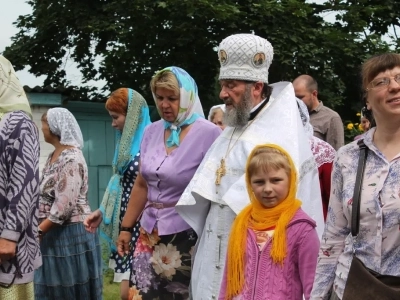 В преддверии 1030-летия Крещения Руси соборная Божественная литургия совершена в Петро-Павловском храме села Добродеевка Новозыбковского благочиния