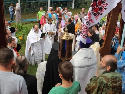 В преддверии 1030-летия Крещения Руси соборная Божественная литургия совершена в Петро-Павловском храме села Добродеевка Новозыбковского благочиния