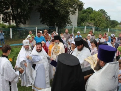 В преддверии 1030-летия Крещения Руси соборная Божественная литургия совершена в Петро-Павловском храме села Добродеевка Новозыбковского благочиния