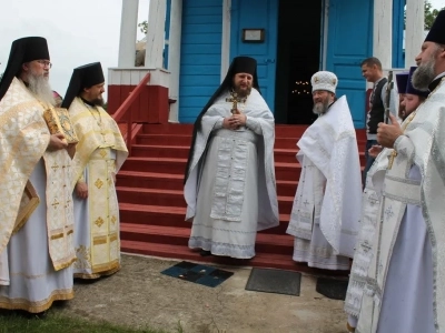 В преддверии 1030-летия Крещения Руси соборная Божественная литургия совершена в Петро-Павловском храме села Добродеевка Новозыбковского благочиния