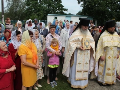 В преддверии 1030-летия Крещения Руси соборная Божественная литургия совершена в Петро-Павловском храме села Добродеевка Новозыбковского благочиния