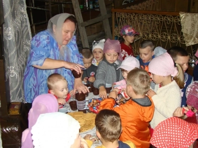 «Пустите детей приходить ко Мне и не препятствуйте им, ибо таковых есть Царствие Божие (Евангелие от Марка, гл. X): Воспитанники Новозыбковского детского сада «Радуга» посетили храм.