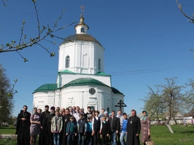 Православная молодежь Новозыбковского благочиния Клинцовской Епархии посетила город Погар и поклонилась его святыням