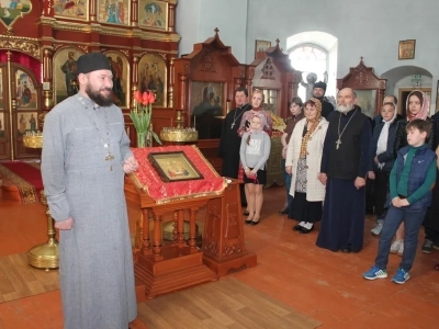 Православная молодежь Новозыбковского благочиния Клинцовской Епархии посетила город Погар и поклонилась его святыням