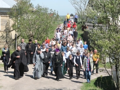 Православная молодежь Новозыбковского благочиния Клинцовской Епархии посетила город Погар и поклонилась его святыням