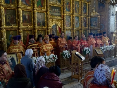 Христос воскресе! Воистину воскресе! Епископ Клинцовской и Трубчевский Владимир, в Петро-Павловском кафедральном соборе, в Понедельник Светлой седмицы, возглавил Соборное богослужение духовенства Епархии