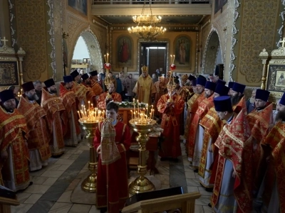 Христос воскресе! Воистину воскресе! Епископ Клинцовской и Трубчевский Владимир, в Петро-Павловском кафедральном соборе, в Понедельник Светлой седмицы, возглавил Соборное богослужение духовенства Епархии