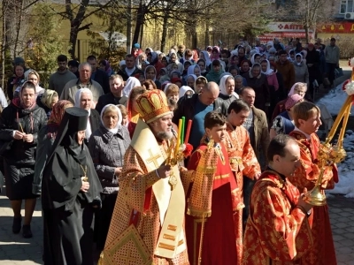 Христос воскресе! Воистину воскресе! Епископ Клинцовской и Трубчевский Владимир, в Петро-Павловском кафедральном соборе, в Понедельник Светлой седмицы, возглавил Соборное богослужение духовенства Епархии