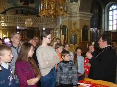 Великопостные беседы с молодежью в Новозыбковском благочинии. Во дни Святого Великого поста около 300 учащих и учащихся школ города Новозыбкова и Новозыбковского района приняли участие в цикле лекций «Основы православной культуры: урок в храме»