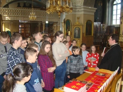 Великопостные беседы с молодежью в Новозыбковском благочинии. Во дни Святого Великого поста около 300 учащих и учащихся школ города Новозыбкова и Новозыбковского района приняли участие в цикле лекций «Основы православной культуры: урок в храме»