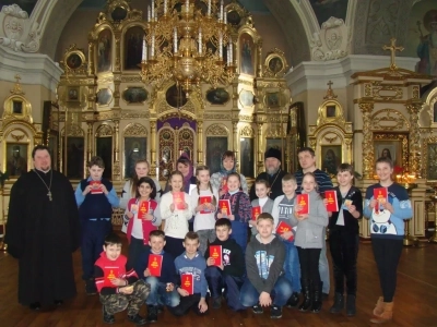 Великопостные беседы с молодежью в Новозыбковском благочинии. Во дни Святого Великого поста около 300 учащих и учащихся школ города Новозыбкова и Новозыбковского района приняли участие в цикле лекций «Основы православной культуры: урок в храме»