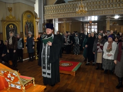 «Душе моя, душе моя, восстани, что спиши ! ? » В среду превой седмицы Великого поста Епископ Клинцовский и Трубчевский Владимир возглавил служение Великого повечерия с чтением третьей части Великого Канона преподобного святителя Андрея Епископа Критского в храме в честь чуда Архистратига Михаила в Хонех города Новозыбкова