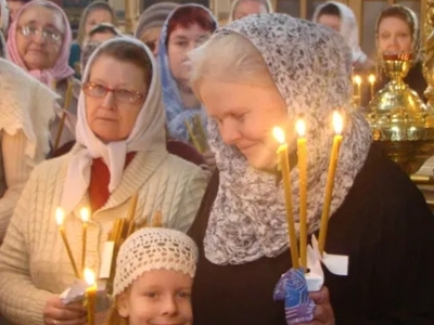 Сретенские встречи в Новозыбковском благочинии. Ко дню православной молодежи около 200 учащих и учащихся школ Новозыбковского района приняли участие в цикле лекций «Основы православной культуры: урок в храме»