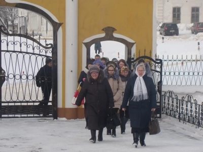 Сретенские встречи в Новозыбковском благочинии. Ко дню православной молодежи около 200 учащих и учащихся школ Новозыбковского района приняли участие в цикле лекций «Основы православной культуры: урок в храме»