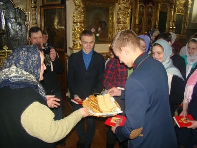 Сретенские встречи в Новозыбковском благочинии. Ко дню православной молодежи около 200 учащих и учащихся школ Новозыбковского района приняли участие в цикле лекций «Основы православной культуры: урок в храме»