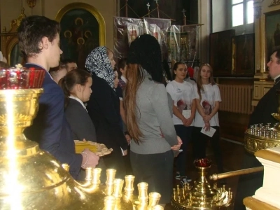 Сретенские встречи в Новозыбковском благочинии. Ко дню православной молодежи около 200 учащих и учащихся школ Новозыбковского района приняли участие в цикле лекций «Основы православной культуры: урок в храме»