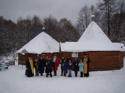 Крещенские встречи. Молодежная работа: семьи сотрудников УФСИН СИЗО-2 г.Новозыбкова посетили храмы города