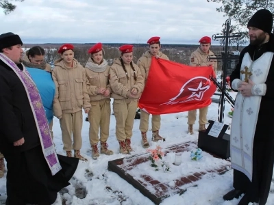 В день Воинской славы России, духовенство Новозыбковского благочиния и участники военно-патриотических клубов и организаций Новозыбковского района, молитвой почтили память воинов, жизнь свою за Веру и Отечество положивших