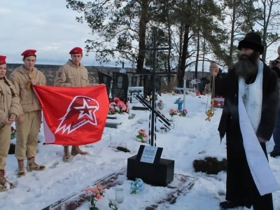 В день Воинской славы России, духовенство Новозыбковского благочиния и участники военно-патриотических клубов и организаций Новозыбковского района, молитвой почтили память воинов, жизнь свою за Веру и Отечество положивших