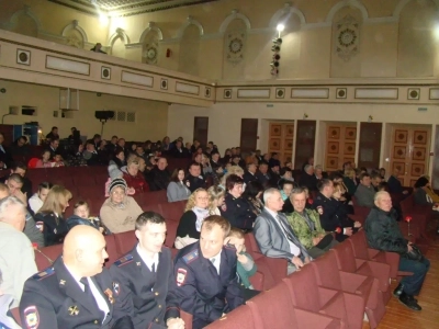 Благочинный Новозыбковского церковного округа Клинцовской Епархии поздравил новозыбковских полицейских с профессиональным праздником