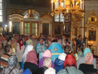 Пресвятая Богородице, моли Бога о нас ! В день празднования иконе Божией Матери «Казанская» по улицам города Новозыбкова прошел Крестный ход и совершена сугубая молитва о народном единстве