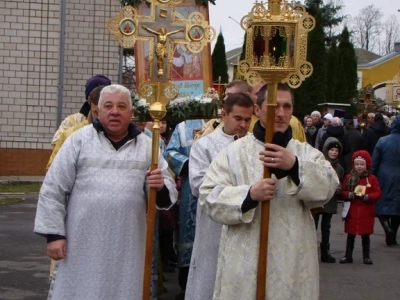 Пресвятая Богородице, моли Бога о нас ! В день празднования иконе Божией Матери «Казанская» по улицам города Новозыбкова прошел Крестный ход и совершена сугубая молитва о народном единстве