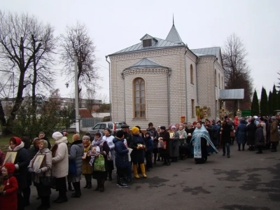 Пресвятая Богородице, моли Бога о нас ! В день празднования иконе Божией Матери «Казанская» по улицам города Новозыбкова прошел Крестный ход и совершена сугубая молитва о народном единстве